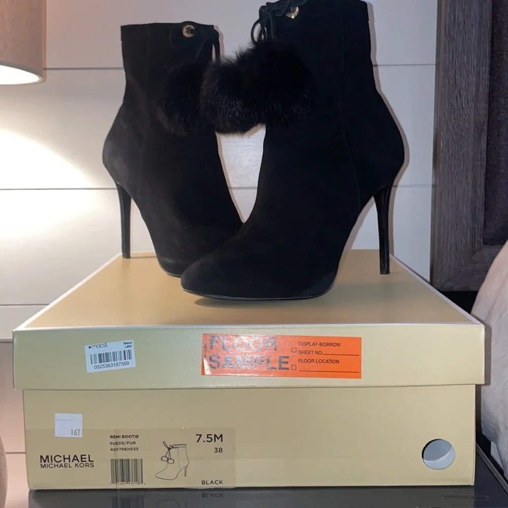 Michael Kors Remi Bootie Size 7.5 - Picture 7 of 7